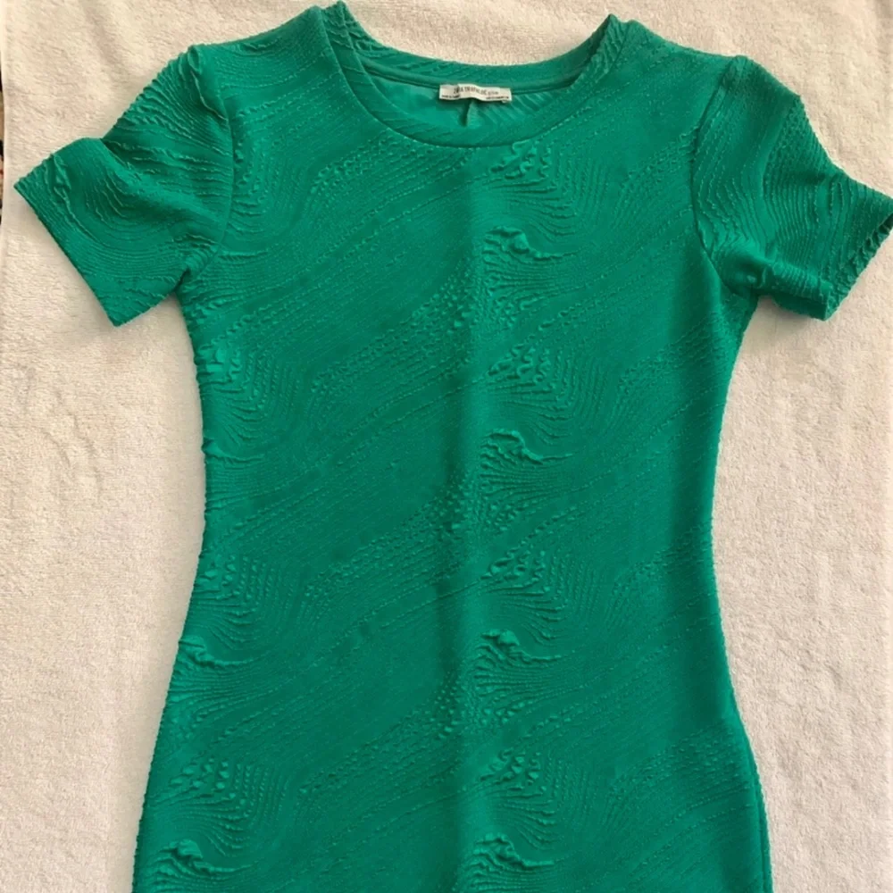 Zara green short sleeve dress - Picture 1 of 4